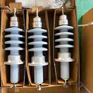 Isolateur de poteau polymère 24kV 33kV avec base à bride ANSI à 4 trous - Isolateur de support robuste pour interrupteurs de déconnexion - Product Image 1