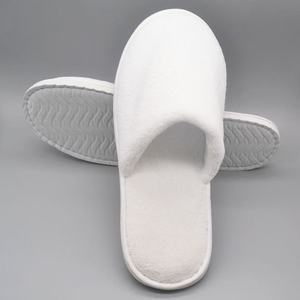 Pantofole <span class=keywords><strong>da</strong></span> Matrimonio Personalizzate con Logo, in Pile Corallo Riciclato, Morbide e Confortevoli, Monouso, per Hotel, Riciclabili e Lavabili - Product Image 4