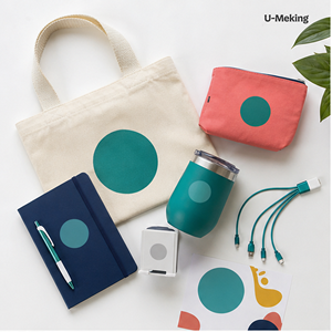 Kit de Bienvenida Personalizado para el Regreso a Clases con Bolso, Cuaderno, Vaso Térmico, Estuche para Lápices, Soporte para Teléfono y Cable de Carga - Product Image 1