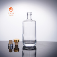 Bouteille en verre cylindrique de 500 ml avec logo goutte d'eau en relief, idéale pour l'emballage du gin, de la vodka et du whisky