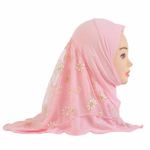 Venta caliente nueva niña pequeña 2-7 años Hijabs patrón de flores niños Hijab <span class=keywords><strong>para</strong></span> niños bufanda protección solar musulmán Hijabs instantáneos - Product Image 2
