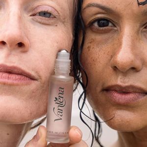 Sérum Contour des <span class=keywords><strong>Yeux</strong></span> Roll-on Rafraîchissant Marque Blanche Végétalien Sans Cruauté Animale HA Peptides Atténue les Cernes et Réduit les Poches Sous les <span class=keywords><strong>Yeux</strong></span> - Product Image 5