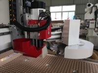 Machine de découpe de bois CNC 1325 avec servomoteur Hausser, réducteur Shimpo du Japon, driver 9KW, pompe à air refroidie, ATC et engrenage Mach3 pour le bois