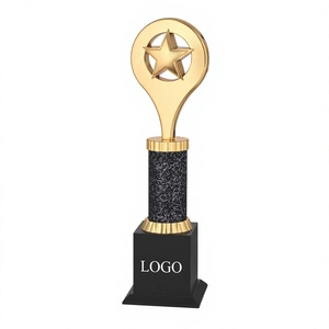 Trofeo premium con acabado dorado de bádminton, ideal para reconocer a distribuidores, mayoristas y socios comerciales. - Product Image 1