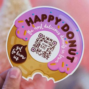 Autocollant découpé en vinyle PVC résistant aux UV et à l'eau, impression d'étiquettes de logo, autocollants découpés avec code QR pour la promotion - Product Image 1