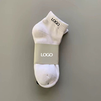 Chaussettes Crew à logo brodé de créateur Chaussettes de sport 100% coton personnalisées pour hommes Mode OEM Service Football imprimé numériquement