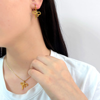 Étanche Ins or 18 carats plaqué PVD acier inoxydable papillon nœud papillon pendentif collier boucle d'oreille ensemble pour les femmes bijoux cadeau