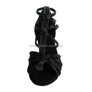 Scarpe da ballo in <span class=keywords><strong>raso</strong></span> nero personalizzate tacco basso donna latino con <span class=keywords><strong>sandali</strong></span> da ballo in strass <span class=keywords><strong>neri</strong></span> - Product Image 2