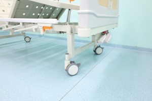 Медицинская кровать LK-B2 с 2 регулируемыми секциями, с медицинским матрасом, для интенсивной терапии и ухода за пациентами - Product Image 4