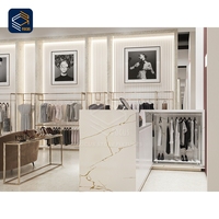 Vitrine de présentation en verre robuste en matériaux recyclés pour magasin de vêtements de créateurs