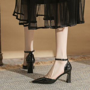 Zapatos de Tacón Alto con Punta en Pico y Correa en el Tobillo, Modelo 7500A, para Mujer, Ideales para Bodas y Eventos Formales - Product Image 3