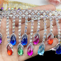 Nouvelle conception Accessoires de couture 3D pour robes, garniture personnalisée en plastique avec strass, franges et pompons pour vêtements, chaussures, et déguisements de fête.