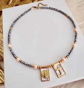Collar Escapulario Hecho a Mano con Perlas de Agua Dulce y Cobre, Cruz de San Benito, Estilo Bohemio, Gargantilla con Cuentas de Semillas, Joyería para Mamá - Product Image 4