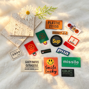 Étiquettes de marque en métal et cuir personnalisées pour jeans, étiquettes en cuir PU et métal avec impression en relief pour vêtements - Product Image 1