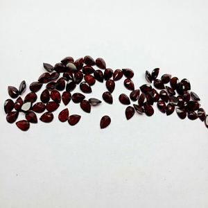Meilleure vente en gros de grenat rouge naturel zambien de haute qualité, taille 8*12 MM, coupe en forme de poire, pierre précieuse en vrac, directement du fabricant, approvisionnement en gros - Product Image 1