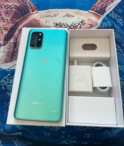 Teléfono Celular Reacondicionado One Plus 8T 2024 con Pantalla Grande, Fotografía y Música - Product Image 2