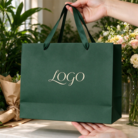 Sac cadeau en papier cartonné blanc de luxe, logo et couleur personnalisés, poignée en ruban, sac de shopping en papier imprimé sur mesure