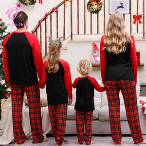 Loveda بيع بالجملة الشتاء عيد الميلاد المطبوعة الملابس المنزلية الأم والطفل دعوى منقوشة خليط مجموعة منامة - Product Image 2