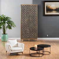 Armoire en bois avec portes à motifs géométriques |   Armoire de rangement avec base métallique, armoire de chambre à coucher de luxe