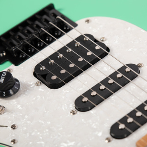 <span class=keywords><strong>Guitarra</strong></span> Eléctrica Económica Grote GTST-04 con Cuerpo de Álamo, Mástil de Arce Tostado, Acabado Mate y Pastillas S-S-H - Product Image 5