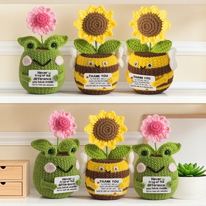 Muñecas de ganchillo personalizadas, hilo hecho a mano, flores artificiales, adornos en maceta, abejas tejidas, ranas, macetas creativas - Product Image 1