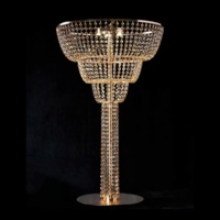 Lampe sur pied en fer plaqué or à 4 niveaux avec chaîne en cristal K9, télécommande, éclairage à intensité variable, décoration pour mariage, fête, événement