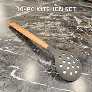 Ensemble d'outils <span class=keywords><strong>de</strong></span> <span class=keywords><strong>cuisine</strong></span> <span class=keywords><strong>de</strong></span> vente chaude 10 pièces avec manche en bois et spatule <span class=keywords><strong>de</strong></span> cuillère <span class=keywords><strong>de</strong></span> cuisson en silicone ensemble d'<span class=keywords><strong>ustensiles</strong></span> <span class=keywords><strong>de</strong></span> <span class=keywords><strong>cuisine</strong></span> <span class=keywords><strong>de</strong></span> haute qualité - Product Image 5