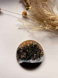 Ensemble de sous-verres en résine faits à la main avec une finition lisse, idéal pour le thé, le café, le vin et les boissons froides, adapté au quotidien et aux occasions spéciales - Product Image 6