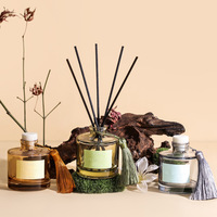 Ensemble diffuseur de parfum en cristal d'aromathérapie aux huiles essentielles de luxe premium avec un flacon en verre élégant pour la décoration de la maison