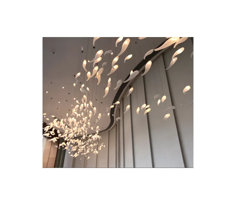 A lâmpada de prateleira personalizada da china é adequada para a combinação de lustre de bolas modernas no no lobby do hotel, clube e sala de exposição