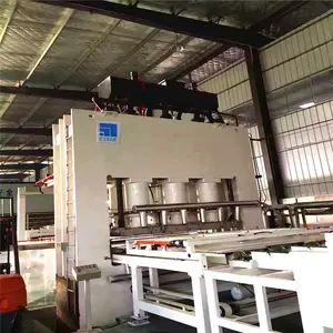 Machine de stratification de mélamine de travail du bois/ligne de production de presse à chaud de stratification de cycle court