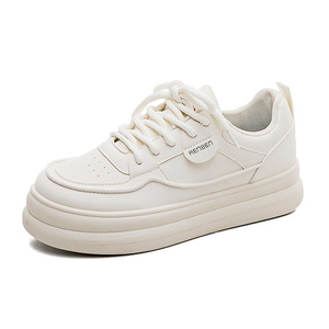 Chaussures blanches polyvalentes à bout rond - Chaussures pour enfants, un style très vendu avec semelles épaisses, adaptées pour l'école et les tenues décontractées. - Product Image 5