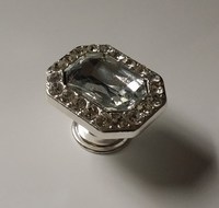 Nouvelles poignées de meuble fantaisie en alliage de zinc avec strass en cristal moderne Bongo BGK15009 pour armoire et placard