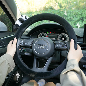 Funda de Volante de Felpa para Auto Panda, 38cm, Cálida, Antideslizante, para Uso en Invierno - Product Image 2
