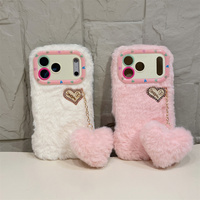 Coque de téléphone Kawaii élégante en peluche douce et chaude pour iPhone 18 17 Pro Max 16 15 14 13 avec breloque cœur et pompon, protection intégrale