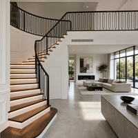 Escalier en colimaçon en bois massif avec marches LED, monte-escalier blanc et balustres en métal noir, en chêne, pour villa, hall d'hôtel