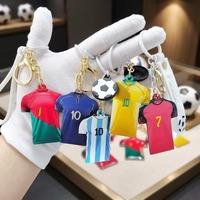 Fußballtrikot Metall-Schlüsselanhänger 3D Fußballshirt Schlüsselring mit Spielernummer Schlüsselanhänger-Set mit Handschlaufe für Team-Fans Souvenir Geschenk