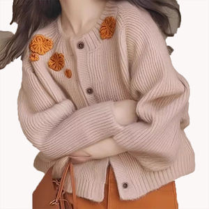 เสื้อสเวตเตอร์ถักลายดอกไม้แบบมินิมอลสำหรับผู้หญิง ปรับแต่งได้  คอลเลคชั่นฤดูใบไม้ร่วง-ฤดูหนาว  เสื้อคลุมคาร์ดิแกนแบบใหม่ - Product Image 3