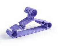 Cintres en plastique antidérapants pour vêtements d'enfants, nouvelle conception, couleurs magnifiques, matériaux écologiques, vente chaude