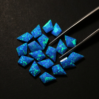 Bague en pierre précieuse opale synthétique en forme de cerf-volant 10x7mm couleur bleu feu avec surface lisse bon pour ensemble