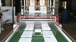 Nouvelle machine de <span class=keywords><strong>d</strong></span>écoupe et de soudure automatique à grande vitesse série <span class=keywords><strong>Elight</strong></span> GFQ pour sacs en plastique PE double couche à quatre lignes (sacs shopping/T-shirts) - Product Image 2