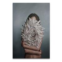 Affiche sur toile moderne minimaliste avec des roses en plumes, art mural scandinave, peinture créative de tête de femme avec des fleurs