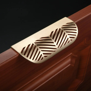 Manija Simple y Creativa de Hoja de Latón, Cajón Invisible de Cobre Puro para Armario, Puerta Hueca Dorada - Product Image 1