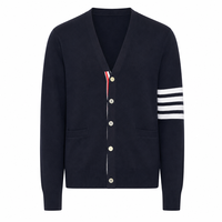 Suéter Cárdigan Personalizado OEM ODM para Hombre, Cuello en V, 4 Rayas, Botones al Frente, Bolsillo, 5 Colores, Venta al Por Mayor, Marca Privada, Pedido al Por Mayor