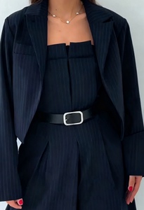 จั๊มสูทเปิดไหล่แบบไม่มีสายสำหรับผู้หญิง พร้อมเสื้อคลุมแบบแจ็คเก็ต - ชุดแฟชั่น 2 ชิ้น - Product Image 5