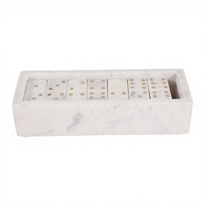 Soportes y Empujadores de Madera Natural con Borde Ondulado de 17.25 Pulgadas para Entusiastas del Mahjong Americano - Product Image 3