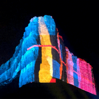 Projection extérieure sur bâtiments, éclairage de montagnes, spectacle de lumière, projection sur murs de ville, cartographie holographique 3D