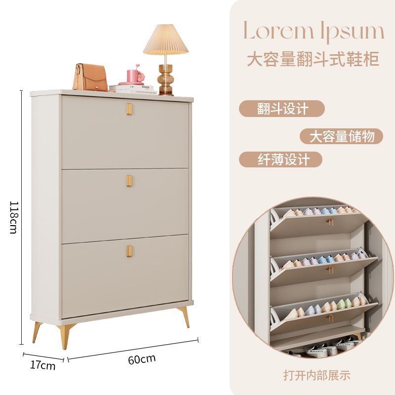 Crema, triple, 60 cm de largo, 17 cm de grosor, 118 cm de alto.