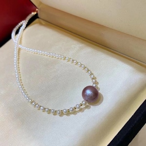 Collier pendentif en or jaune 18 carats avec perle naturelle violette de 11-12 mm ronde, légèrement imparfaite, forte brillance, directement de l'usine - Product Image 1