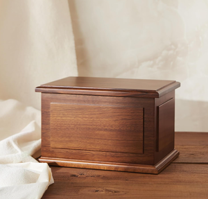 Özelleştirilebilir Fabrika Satışları Ceviz Ağacı Evcil Hayvan Anıt Urnleri Amerikan Tarzı Ahşap Evcil Hayvan Urn'u El Yapımı Dekoratif Urnlar - Product Image 1